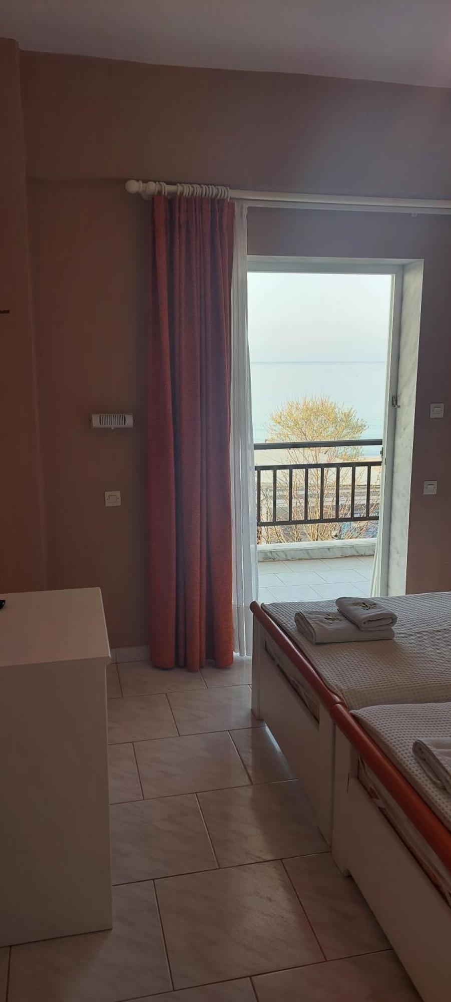 Seaside * Paralia Dionisiou