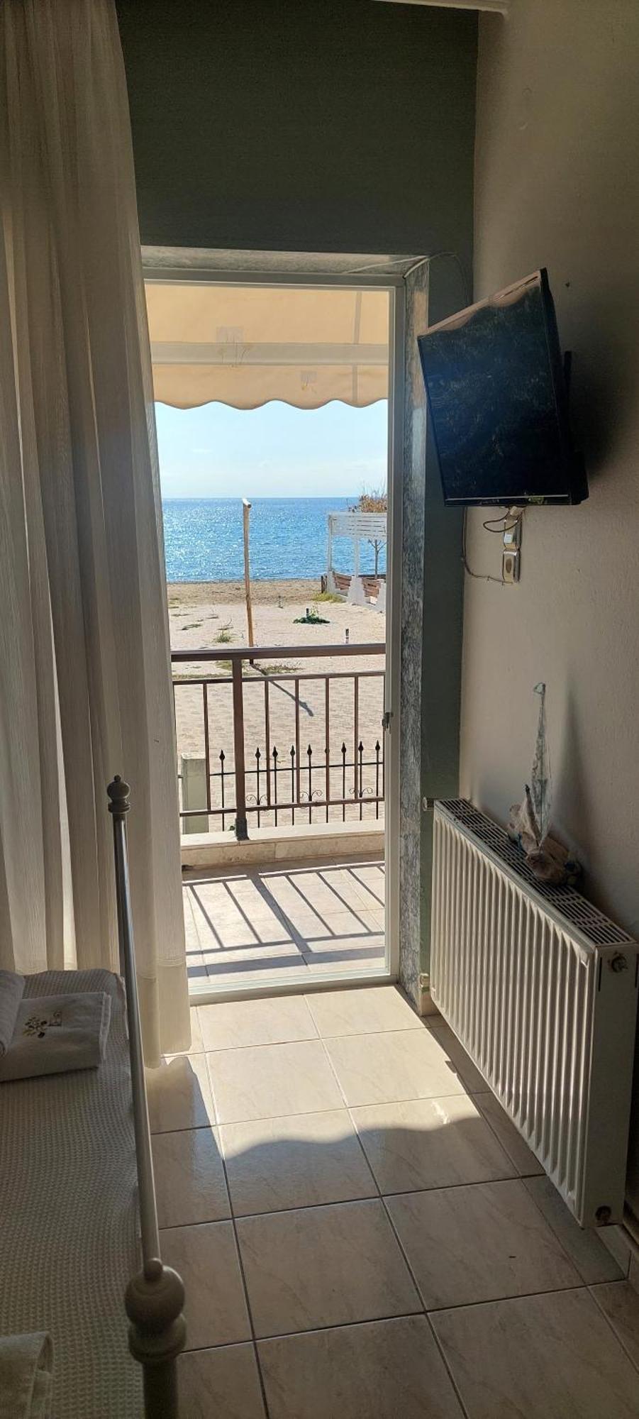 Seaside * Paralia Dionisiou