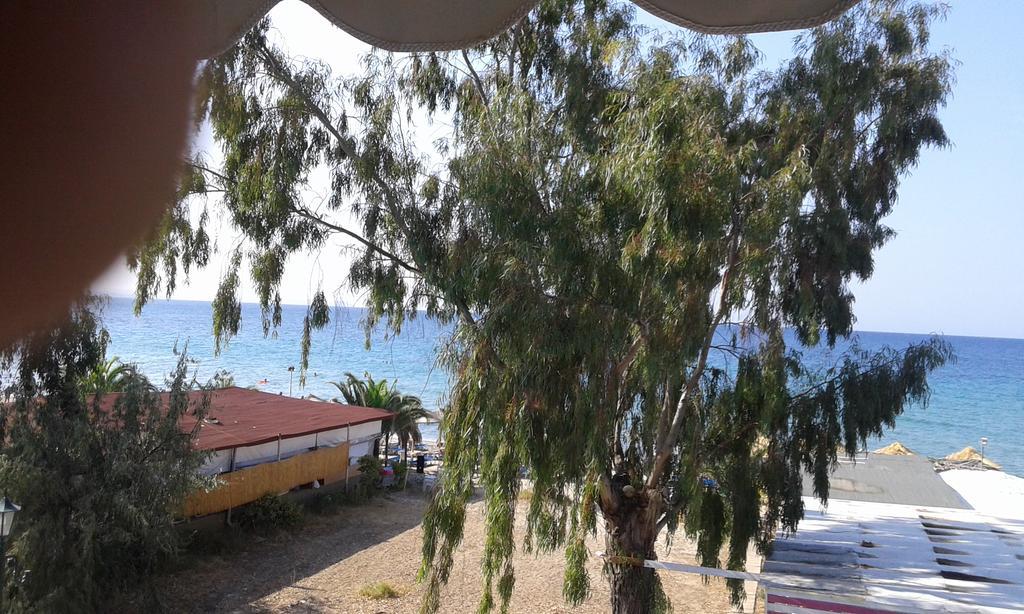 Seaside * Paralia Dionisiou